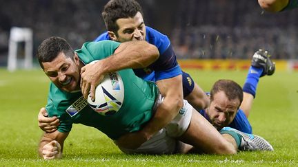 &nbsp; (L’Irlande marque le premier essai de la rencontre à la 51ème minute de jeu. Il est signé Rob Kearney ©  Reuters / Toby Melville)