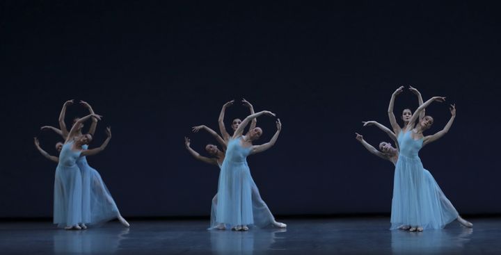 "Sérénade" de George Balanchine, à l'Opéra Bastille, le 30 janvier 2020. (SVETLANA LOBOFF)