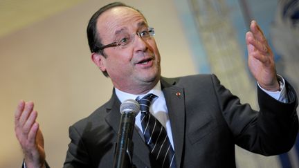 Le chef de l'Etat, Fran&ccedil;ois Hollande, lors de sa visite &agrave; Rodez (Aveyron), le 29 mai 2013. (MAXPPP)