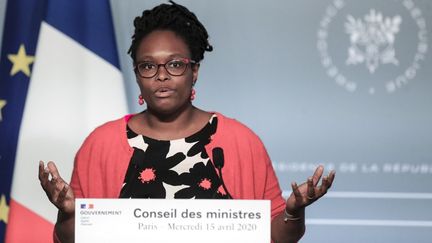 Vacances d’été : « Nous avons voulu donner de la perspective aux Français », affirme Sibeth Ndiaye