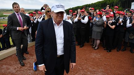 Donald Trump arrive dans sa résidence de Turnberry (Royaume-Uni), le 24 juin 2016. (JEFF J MITCHELL / GETTY IMAGES EUROPE)