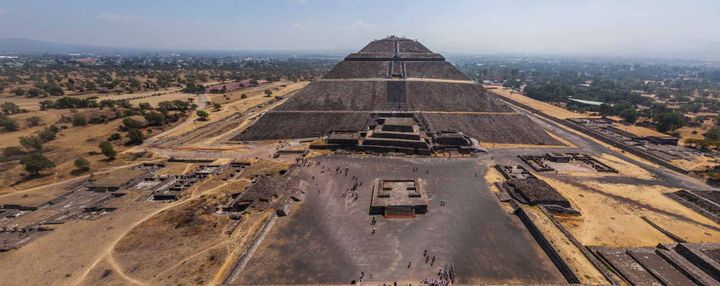 Pyramide astèque. (Géo)