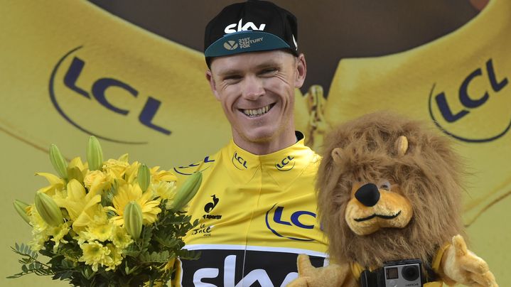 Le Britannique&nbsp;Christopher Froome, porteur du&nbsp;maillot jaune du Tour de France, le 20 juillet 2015 &agrave; Gap (Hautes-Alpes).&nbsp; (LIONEL BONAVENTURE / AFP)