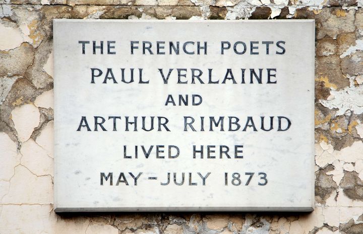 "Les poètes français Paul Verlaine et Arthur Rimbaud ont vécu ici de mai à juillet 1873", peut-on lire sur la plaque posée à leur ancienne adresse londonienne, sur une photo prise en décembre 2007 (JONATHAN HORDLE / REX F / REX / SIPA)