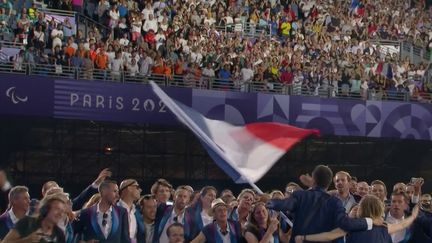 Paris 2024 : immersion avec l'équipe de France lors de la cérémonie d'ouverture (France 2)