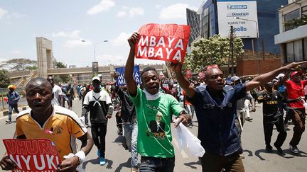 l'opposition ne fait quasiment pas campagne, estimant qu'il est inutile d'organiser des meetings pour une élection qu'elle menace de boycotter si ses exigences ne sont pas satisfaites.  (REUTERS/Baz Ratner)