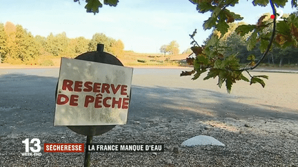 Ce lac de Lorraine est à sec, après un déficit de précipitations.&nbsp; (FRANCE 2)