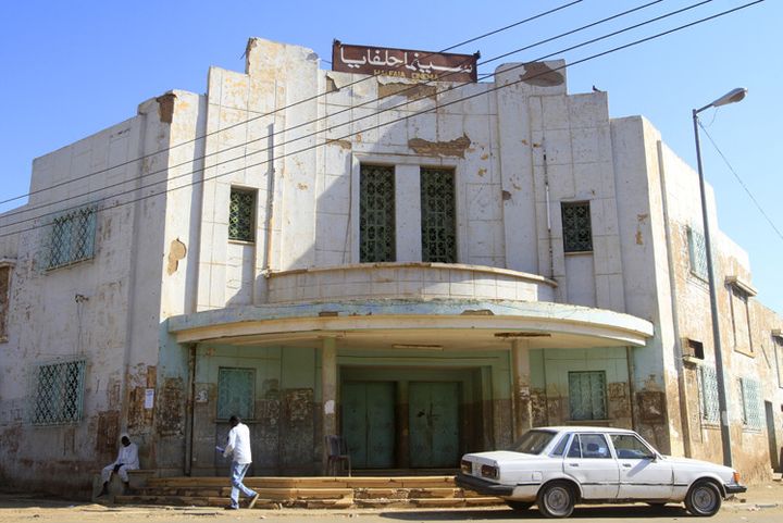 L'entrée du cinéma Halfaya, aujourd'hui fermé (22 décembre 2014)
 (Ashraf Shazly / AFP)