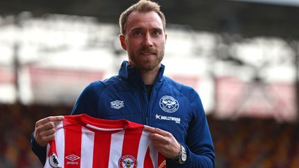 Christian Eriksen a joué pendant une heure avec Brentford, lundi 14 février, pour son retour à la compétition. (ADRIAN DENNIS / AFP)