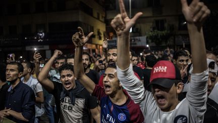 Manifestants criant des slogans contre le pouvoir dans le centre du Caire, le 21 septembre 2019. (OLIVER WEIKEN / DPA / AFP)