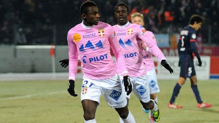 Evian-Thonon (avec ici Clarck N'Sikulu) en lutte pour le maintien, se rend à Lyon qui lui, est encore en course pour le titre. 