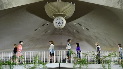 Le défilé croisière de Louis Vuitton s'est déroulé dans le mythique terminal TWA de JFK, à New York. (ANGELA WEISS / AFP)