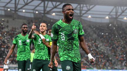 Frank Onyeka célèbre l'ouverture du score du Nigeria en demi-finale de la CAN, le 7 février 2024. (ISSOUF SANOGO / AFP)