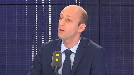 Le député LREM de Paris et porte-parole du groupe LREM à l'Assemblée, Stanislas Guérini, sur le plateau de franceinfo lundi 21 mai 2018. (FRANCEINFO)