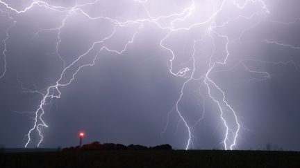 Orage dans le Val d'Allier, le 21 janvier 2014. (DIMITRI ROSEL / BIOSPHOTO / AFP)