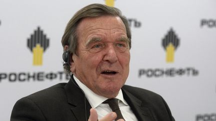 L'ancien chancelier allemand Gerhard Schroeder s'exprime&nbsp; à Saint-Pétersbourg sur le géant pétrolier russe Rosneft, le 29 septembre 2017. (OLGA MALTSEVA / AFP)