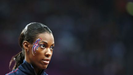 DeeDee Trotter maquill&eacute;e &agrave; l'am&eacute;ricaine lors de la finale du 400m, le 5 ao&ucirc;t.&nbsp; (LUCY NICHOLSON / AFP)