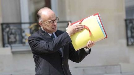 &nbsp; (Bernard Cazeneuve à la sortie du Conseil des ministres le 23 juillet dernier © Maxppp)