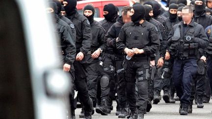 Les hommes du RAID après l'assaut du présume meurtrier, à Toulouse, le 22 mars 2012. (AFP - Pascal Pavani)