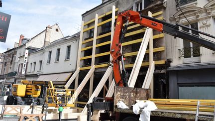 Dans la nuit du 29 au 30 juin, plus de 200 émeutiers ont saccagé des commerces et du mobilier urbain à Montargis (Loiret). (SYLVAIN RIOLLET / MAXPPP)