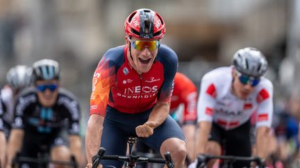 Ethan Hayter s'impose sur la 2e étape du Tour de Romandie, à La Chaux-de-Fonds, le 27 avril 2023. (FABRICE COFFRINI / AFP)