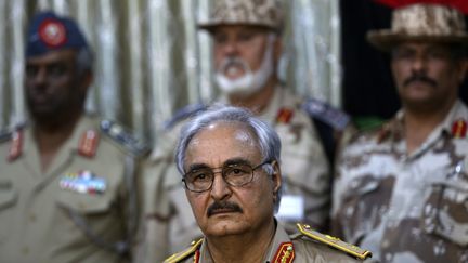 Le général&nbsp;Khalifa Haftar à Abyar (Libye), le 21 mai 2014. (ESAM AL-FETORI / REUTERS)