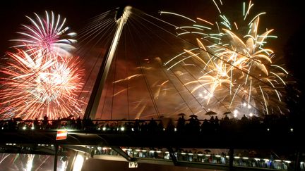 Un feu d'artifice à Strasbourg, le 10 octobre 2004. (MURIEL BORTOLUZZI / MAXPPP)