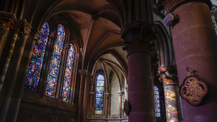 L'église gothique Notre-Dame à Semur-en-Auxois, le 15 septembre 2023. (LUDOVIC MARIN / AFP)