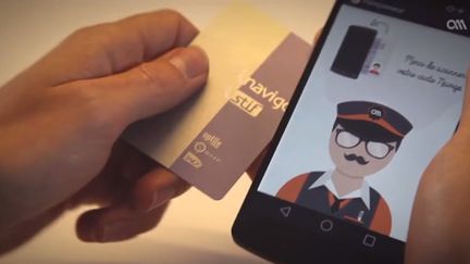 Capture d'&eacute;cran de la vid&eacute;o de l'&eacute;diteur Applidium pr&eacute;sentant sa nouvelle application Poin&ccedil;onneur, permettant de lire certaines informations stock&eacute;es sur les nouveaux pass Navigo. (APPLIDIUM / VIMEO)