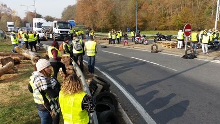 Mobilisation des gilets jaunes à Brive la Gaillarde en Corrèze, le 20 novembre 2018. (NICOLAS BLANZAT / FRANCE-BLEU LIMOUSIN)