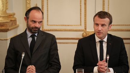 Edouard Philippe (à gauche) et Emmanuel Macron, le 30 octobre 2017 à l'Elysée. (LUDOVIC MARIN / AFP / MAXPPP)