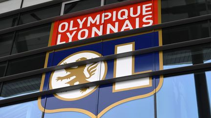 Le logo de l'Olympique lyonnais, au Groupama Stadium de Lyon. (MOURAD ALLILI / MAXPPP)