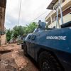 Des gendarmes interviennent dans un quartier de Koungou (Mayotte) après des affrontements, le 4 mai 2023, à Mayotte. (MATHYS/ZEPPELIN/SIPA)