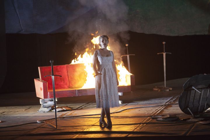 Sophie Koch, une Geneviève droite, guerrière, décidée
 (Opéra national de Paris)