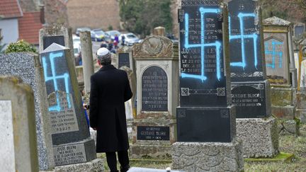 Le cimetière juif de Quatzenheim dans le Bas-Rhin où quelque 90 sépultures ont été profanées, le 19 février 2019. (PHOTO PQR / L'ALSACE / MAXPPP)