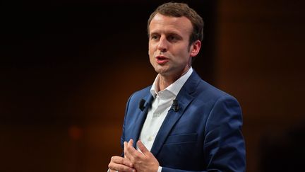 Emmanuel Macron, le 12 juillet 2016 lors d'un meeting à la Mutualité, une salle louée gratuitement. (FRANCOIS PAULETTO / CROWDSPARK / AFP)