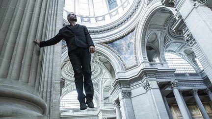 Le danseur, acrobate, chorégraphe, jongleur et circassion Yoann Bourgeois investit le Panthéon avec le spectacle vertigineux "La mécanique de l'Histoire"
 (Géraldine Aresteanu)