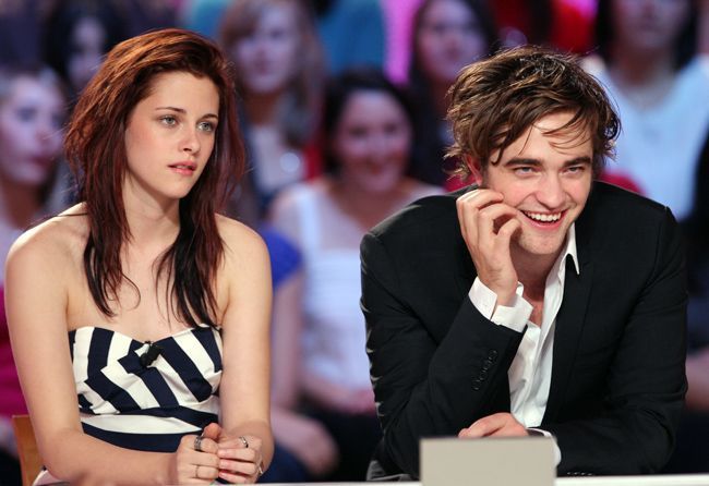 Kristen Stewart et Robert Pattinson sur le plateau du &quot;Grand Journal&quot; de Canal + en 2008
 (PATRICK KOVARIK/AFP)