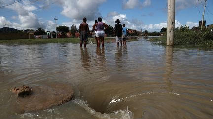 Les rues inondées de Rio (Brésil), le 10 aril 2019. (RICARDO MORAES / REUTERS)