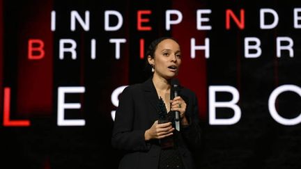 La styliste Grace Wales Bonner recevant le prix du meilleur styliste britannique indépendant (Best Independent British designer award) lors des Fashion Awards 2022 au Royal Albert Hall le 5 décembre 2022 à Londres, Angleterre. (KATE GREEN/BFC)