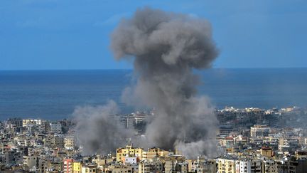 Frappe aérienne israélienne sur le district de Dahieh, dans le sud de Beyrouth, au Liban, le 25 novembre 2024. (WAEL HAMZEH / EPA/ MAXPPP)