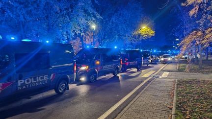 Le déploiement de police était très impressionnant à Romans-sur-Isère. (ERWAN CHASSIN / RADIO FRANCE)