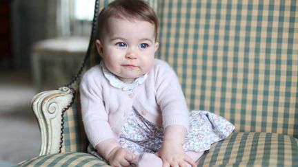 La princesse Charlotte, photographiée par sa mère, Kate, la duchesse de Cambridge, le 29 novembre 2015, dans la résidence familiale d'Anmer Hall, en Angleterre.&nbsp; (HRH DUCHESS OF CAMBRIDGE / KENSINGTON PALACE / AFP)