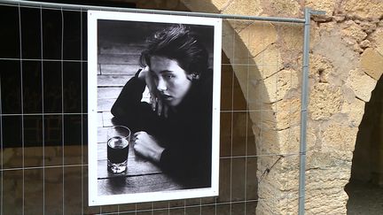 Isabelle Adjani photographiée à 18 ans par Anny Duperey invitée d'honneur du festival photo de Montignac (Dordogne) (France 3 Nouvelle Aquitaine)