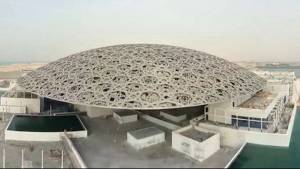 Vue aérienne du Louvre Abu Dhabi (Emirats arabes unis). (FRANCE 2)