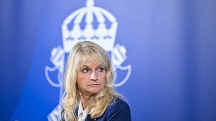 La cheffe des services de renseignement suédois, Charlotte von Essen, lors d'une conférence de presse à Stockholm (Suède), le 17 août 2023. (HENRIK MONTGOMERY / TT NEWS AGENCY / AFP)