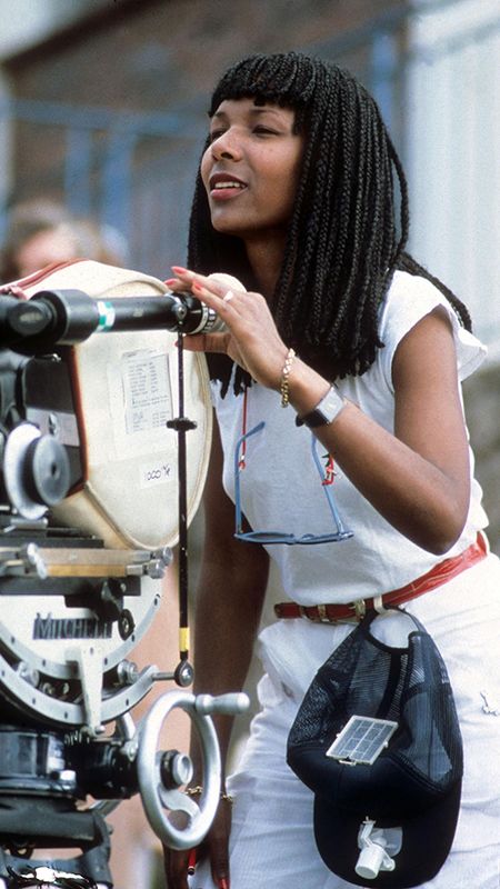 La réalisatrice française Euzhan Palcy en 1989 sur le tournage de son film "Une saison blanche et sèche" (DR)