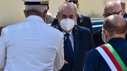 Le président algérien Abdelmadjid Tebboune dans la banlieue Ouest d'Alger, le12 juin 2021. (RYAD KRAMDI / AFP)