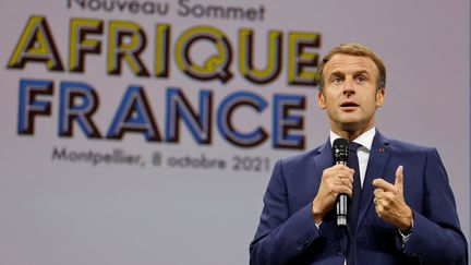 Emmanuel Macron lors d'une séance plénière du sommet Afrique-France 2021, à Montpellier, le 8 octobre 2021. (LUDOVIC MARIN / AFP)