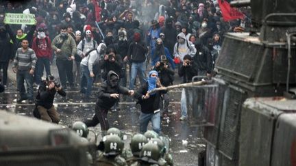 Affrontements entre manifestants et policiers à Santiago du Chili, le 25 août 2011. (AFP - Martin Bernetti)